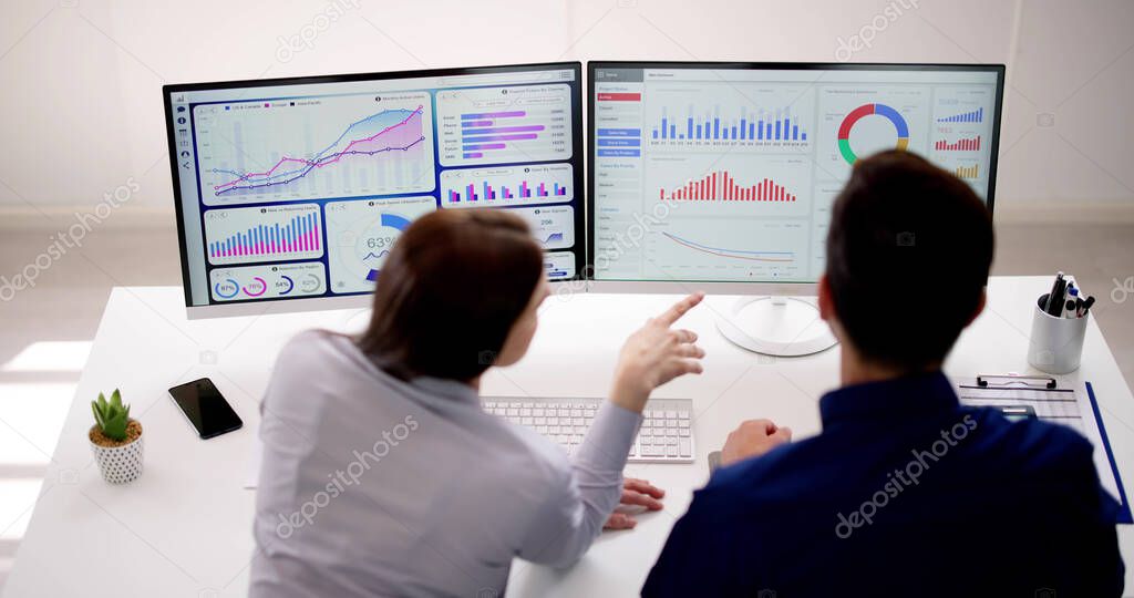 IT-Monitoring-Dashboard auf Bildschirm